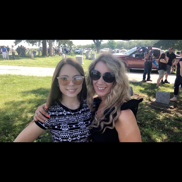 Meet your Posher, Sarah - Picture 2 of 8